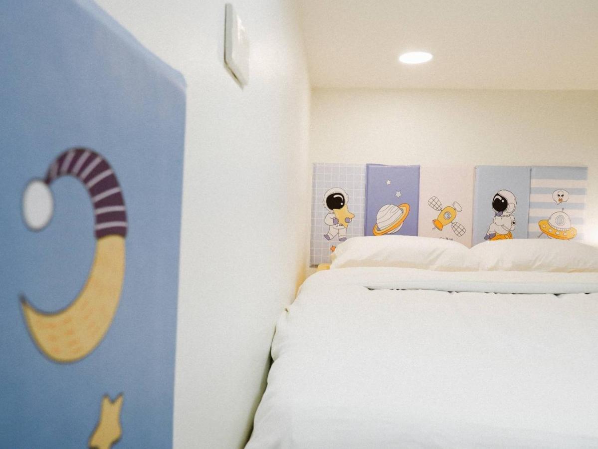 Bloomin' Moon Hostel & Cafe, Chiang Mai Old Town Екстериор снимка