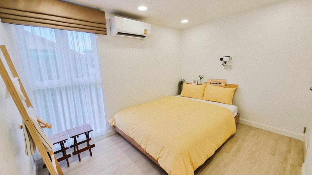 Bloomin' Moon Hostel & Cafe, Chiang Mai Old Town Екстериор снимка