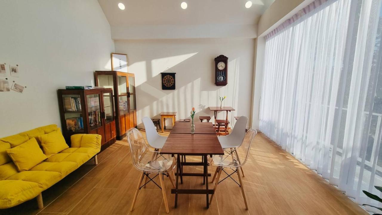 Bloomin' Moon Hostel & Cafe, Chiang Mai Old Town Екстериор снимка