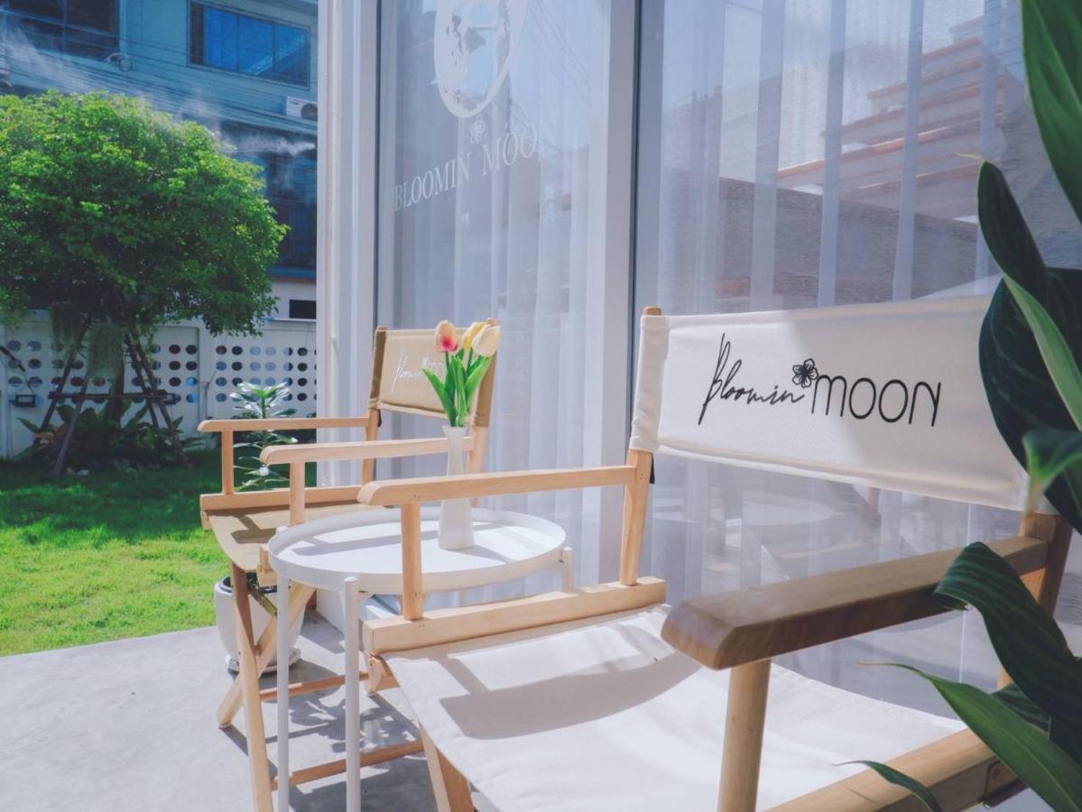 Bloomin' Moon Hostel & Cafe, Chiang Mai Old Town Екстериор снимка