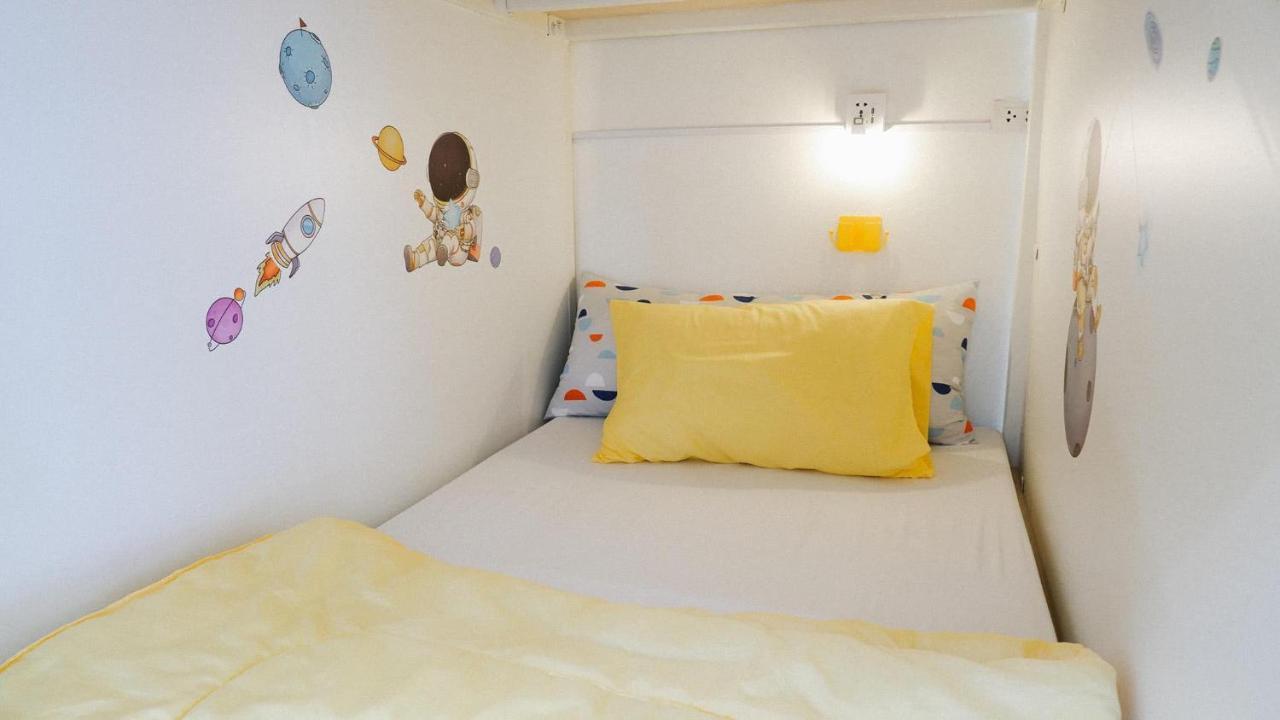 Bloomin' Moon Hostel & Cafe, Chiang Mai Old Town Екстериор снимка